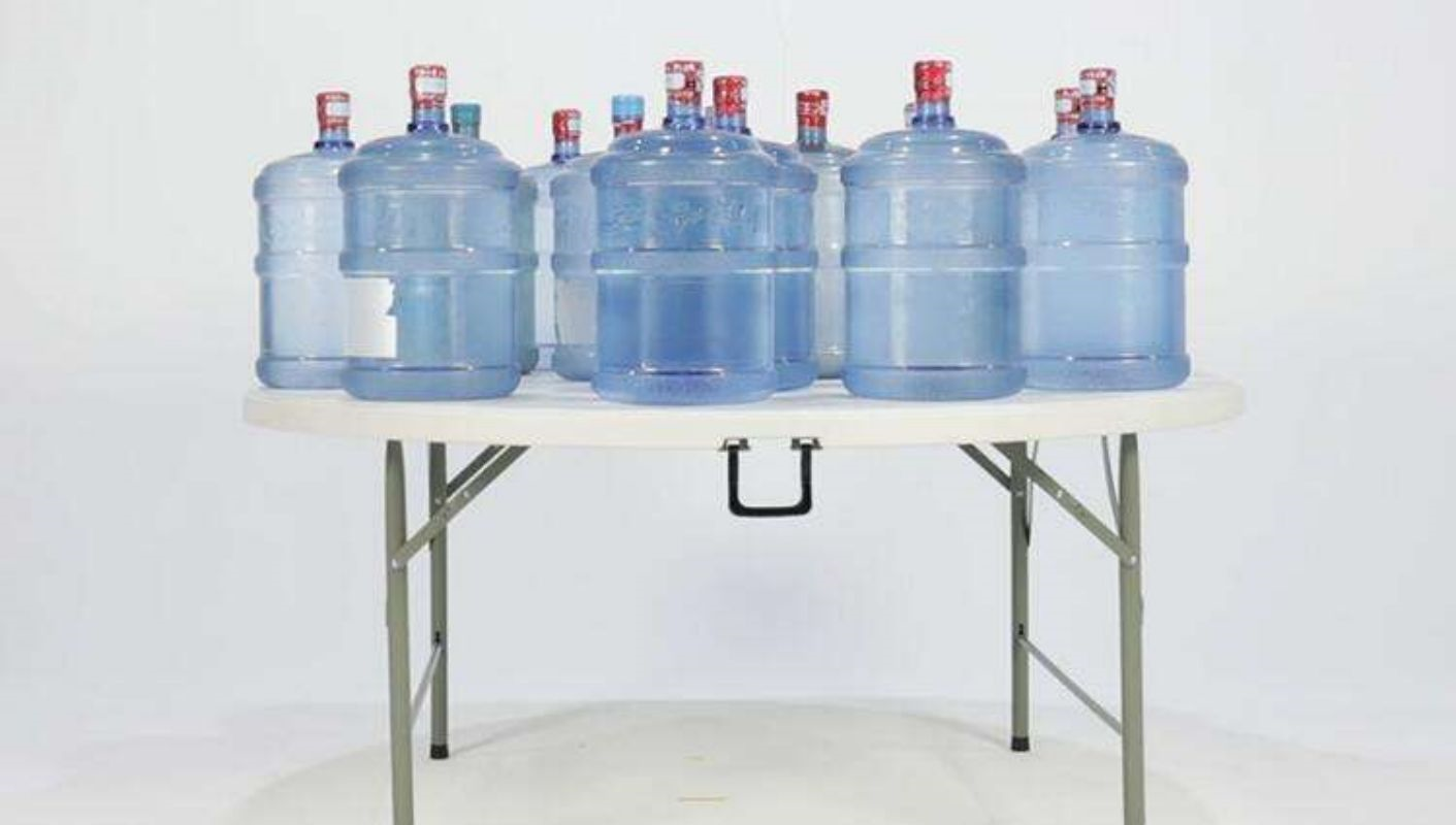 Round folding table with foldable tabletop