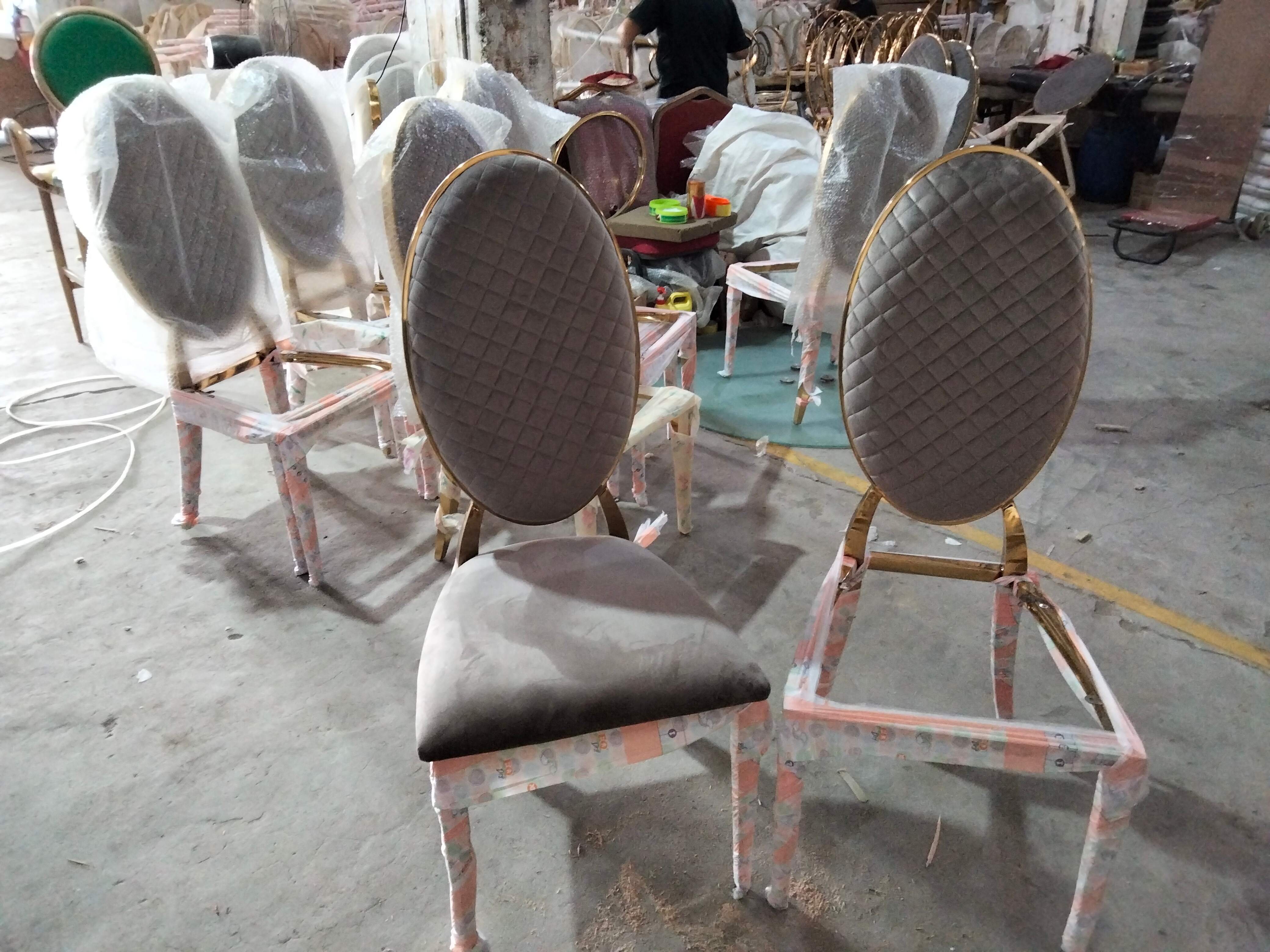 Light Gray Tufted Velvet & Gold Dining Chair - Oval Back Luxury Accent Chair