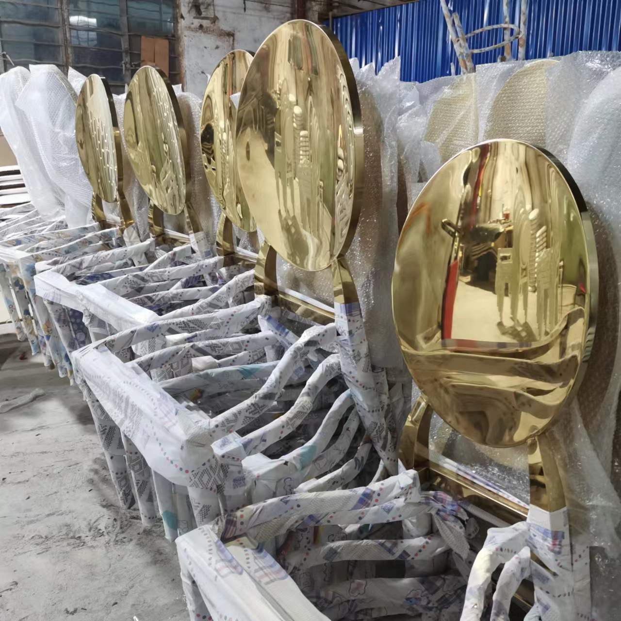 Gold Oval Frame Dining Chair - White Upholstered Seat | Luxury Accent Chair