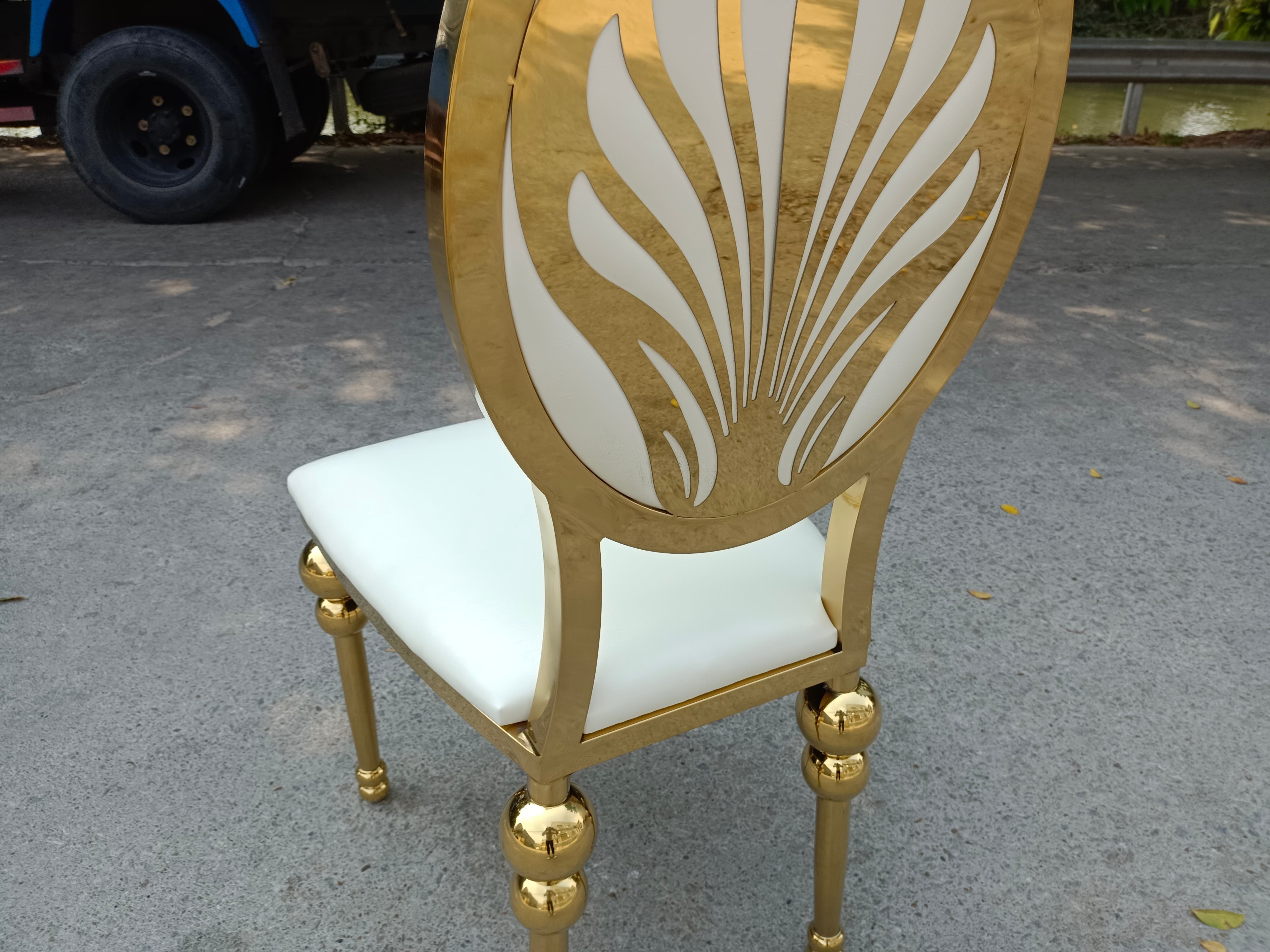 Gold Shell-Pattern Oval Back Ball Leg Dining Chair - Cream Upholstered Luxury Accent Chair