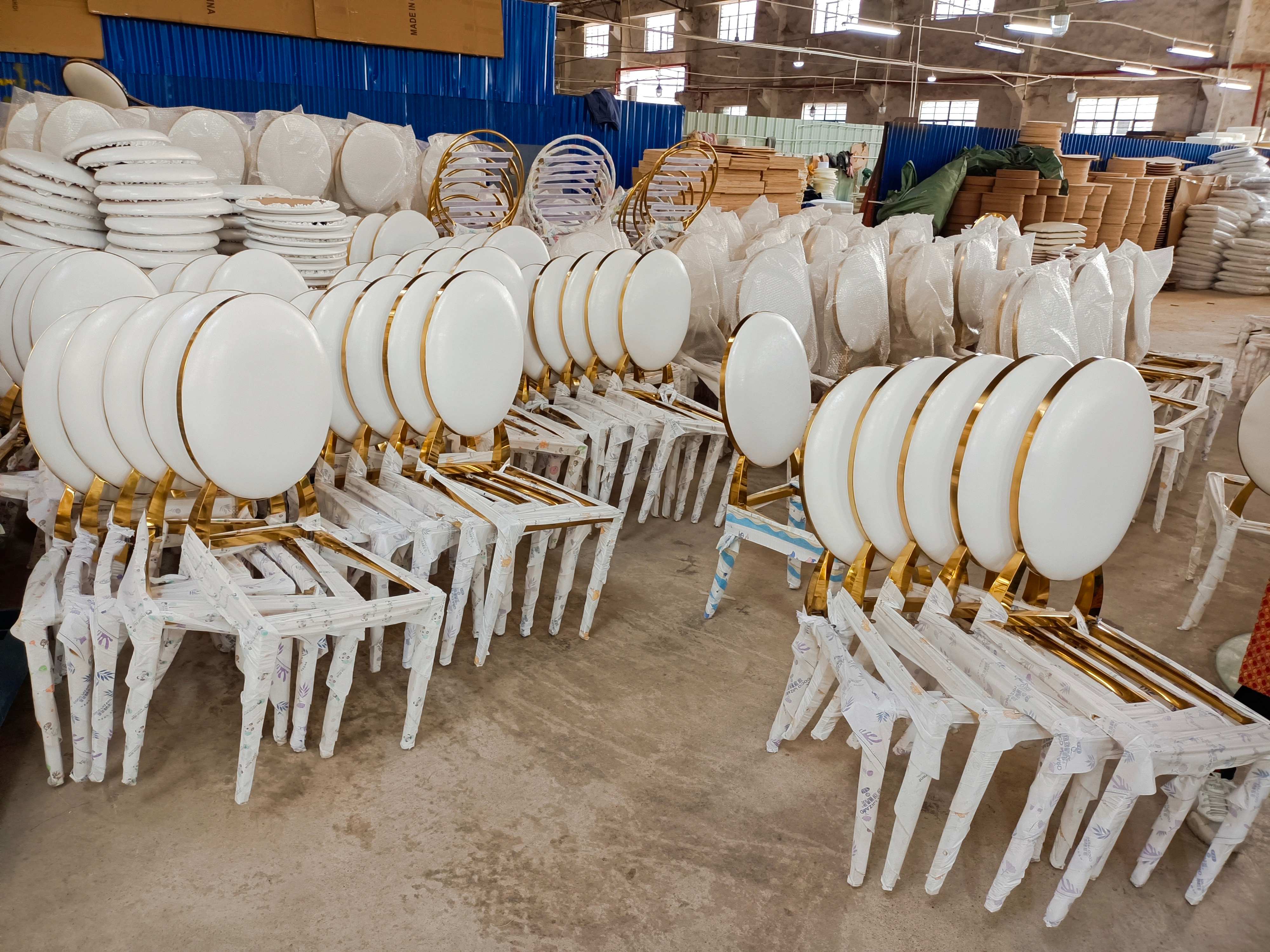 Gold Shell-Pattern Oval Back Ball Leg Dining Chair - Cream Upholstered Luxury Accent Chair