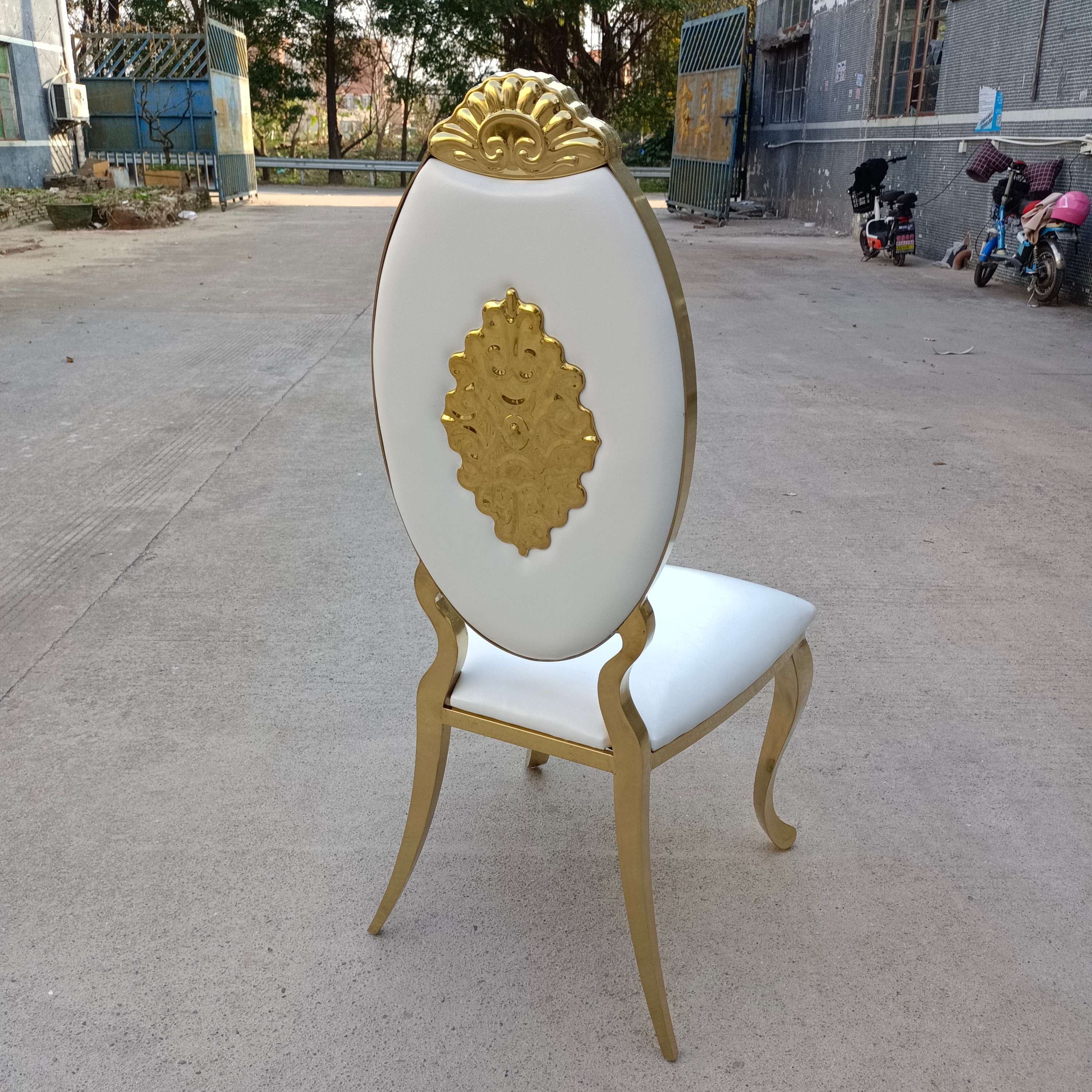 Gold Crest-Top Oval Back Cabriole Leg Dining Chair - White Upholstered Luxury Accent Chair