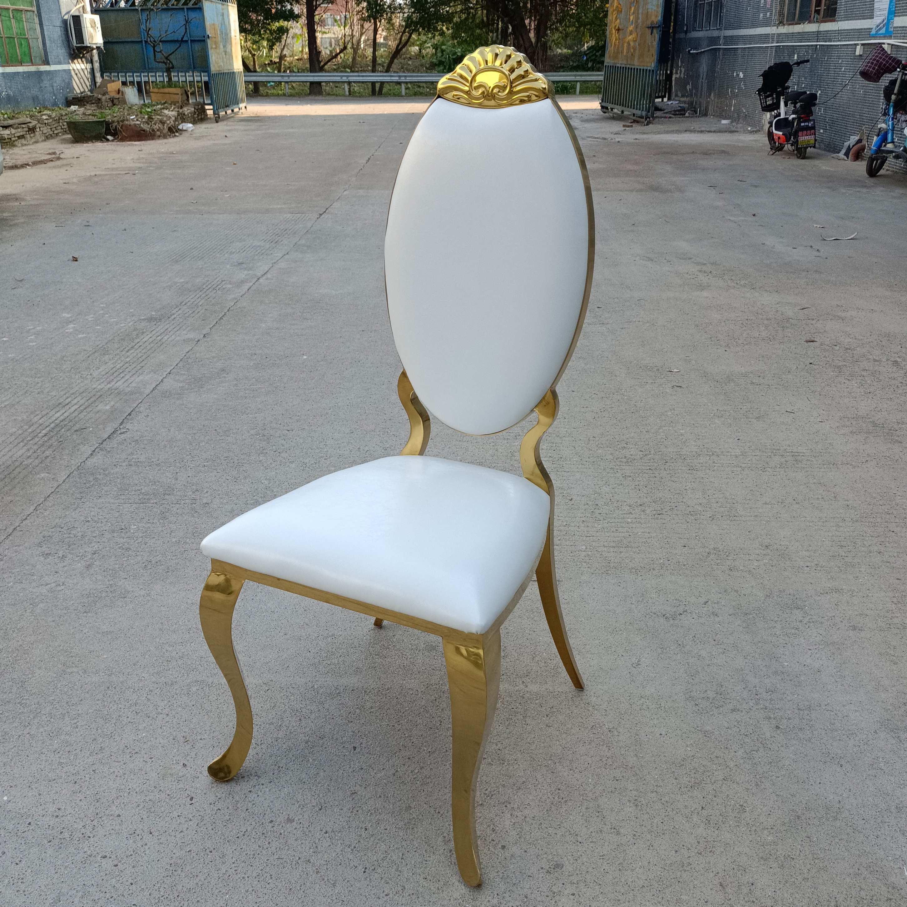 Gold Crest-Top Oval Back Cabriole Leg Dining Chair - White Upholstered Luxury Accent Chair