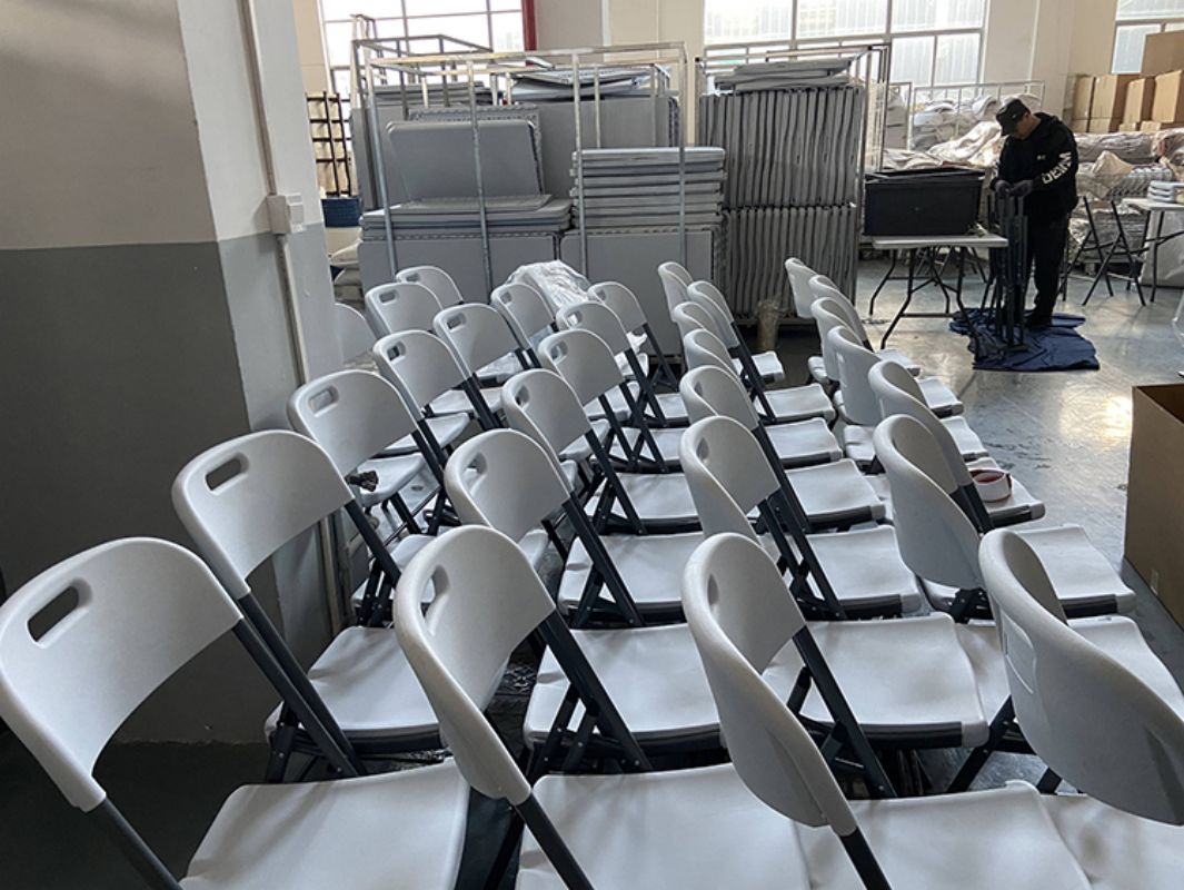 White Plastic Folding Chair with Gray Metal Frame – Portable Stackable Event Chair for Wedding Party