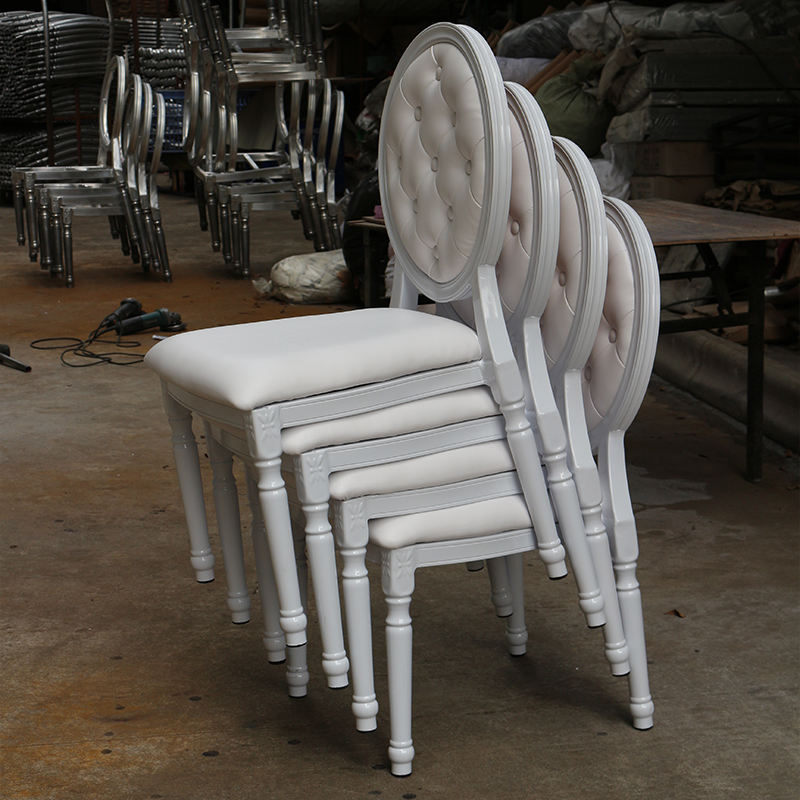 White Louis Chair – Round Tufted Back Stackable Event Chair with Padded Seat for Wedding Banquet Ren