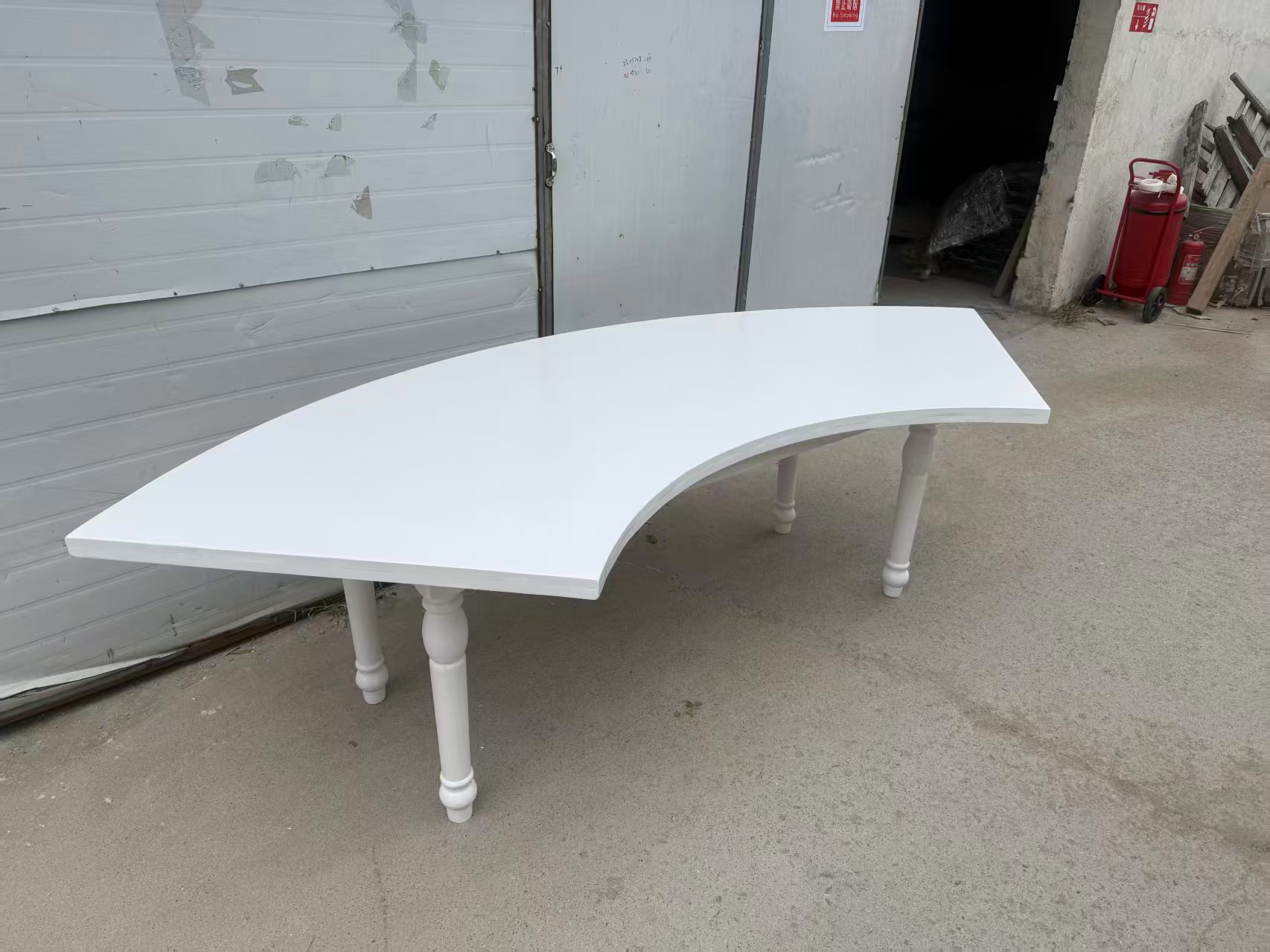 White Modular Circular Event Table – Folding Serpentine Table with Center Cutout