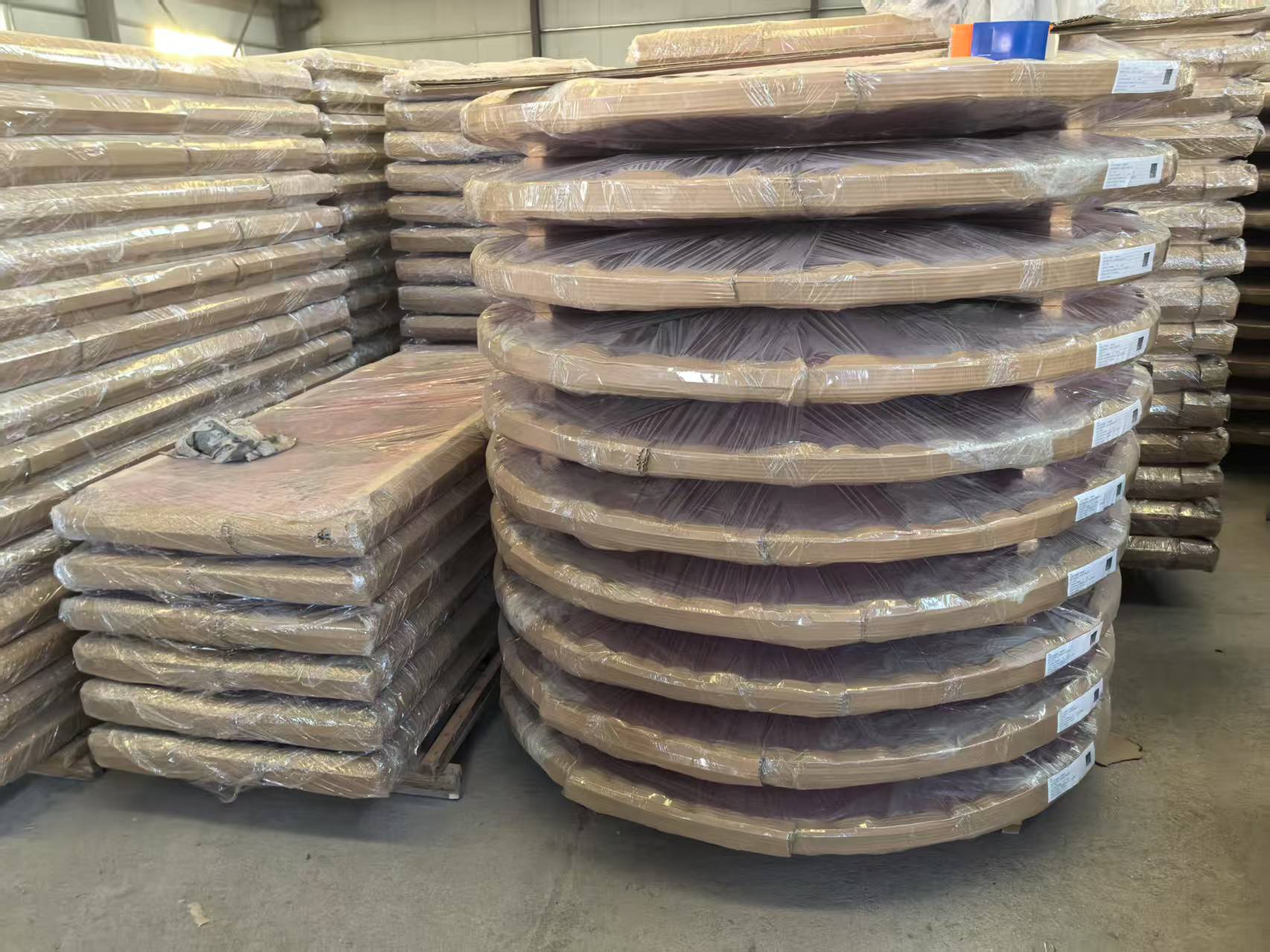 Round Folding Rustic Wood Table – Solid Wood Top with Folding Legs