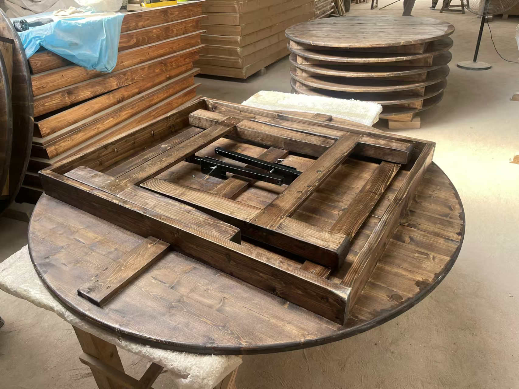 Round Folding Rustic Wood Table – Solid Wood Top with Folding Legs
