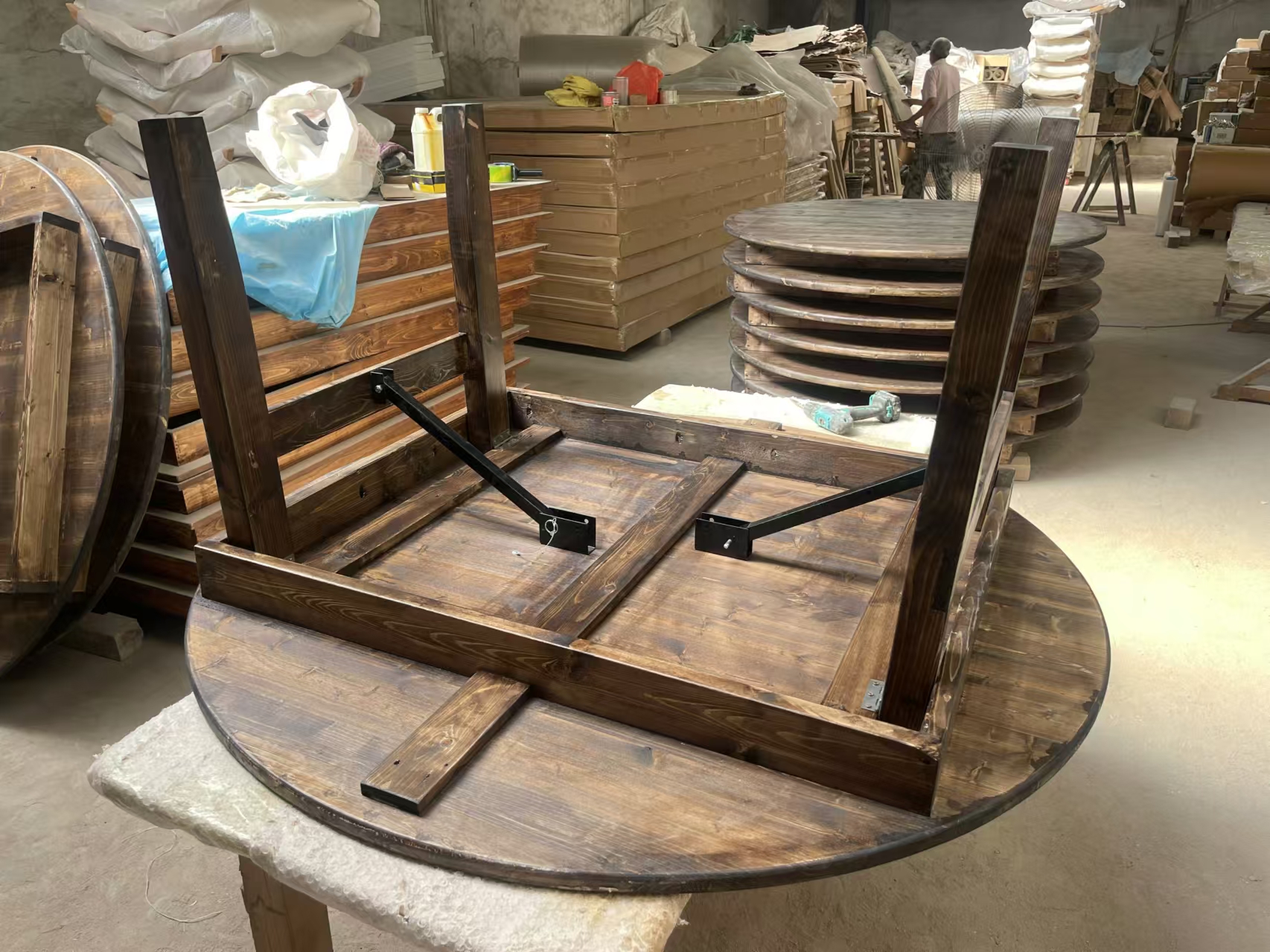 Round Folding Rustic Wood Table – Solid Wood Top with Folding Legs